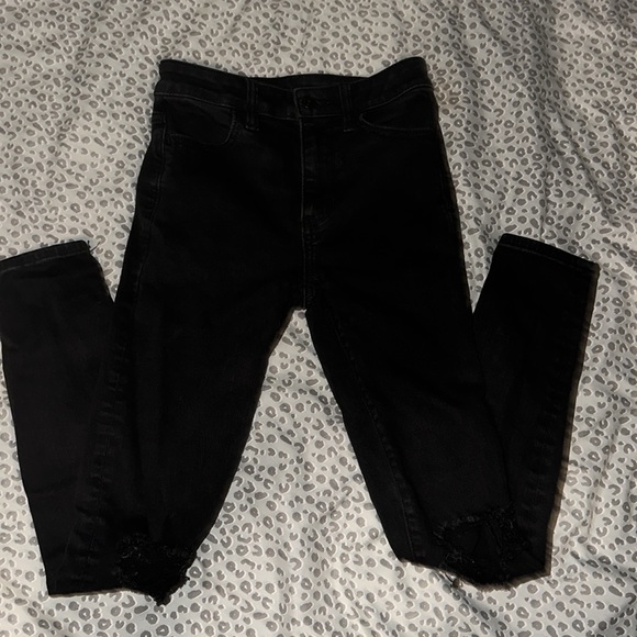 Bearlystylin's tweet photo. So good I had to share! Check out all the items I'm loving on @Poshmarkapp #poshmark #fashion #style #shopmycloset #enesco #americaneagleoutfitters #jcrew: https://t.co/1SQvd9rgeT https://t.co/qovug4ETxT