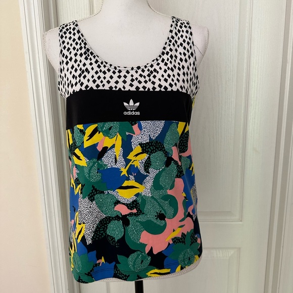 EBCoops's tweet photo. So good I had to share! Check out all the items I'm loving on @Poshmarkapp from @JessicaJeanC #poshmark #fashion #style #shopmycloset #adidas #lizclaiborne #bananarepublic: https://t.co/X5kQJvuO2V https://t.co/wEZZxdico7