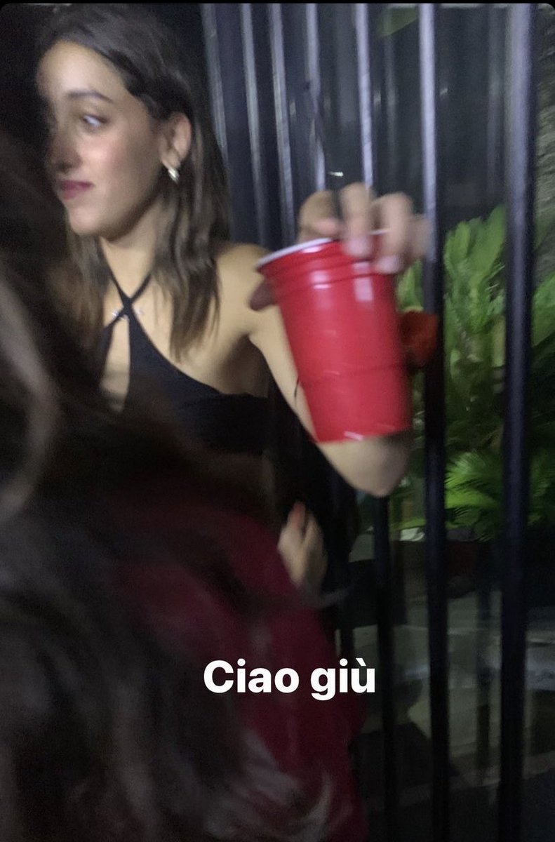 c4mjll4's tweet photo. I miei compagni di danza che stanno alla festa del Mob con @giuliast4bile e altri e io che sto a casa a studiare 

#giuliastabile https://t.co/u0aZJug5Rp