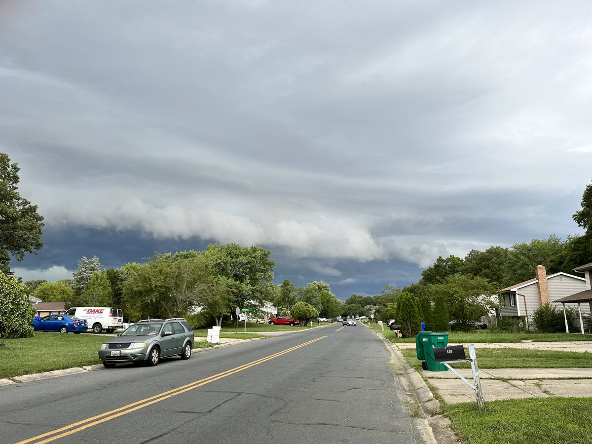 lvmickey's tweet photo. ⁦@wusa9⁩ look at these clouds in Waldorf. https://t.co/FomHORXUae