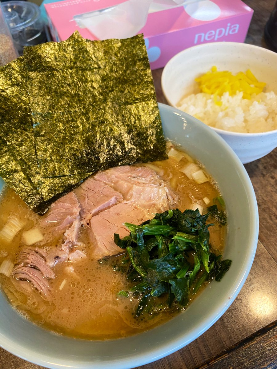 ramenchop1's tweet photo. 【ラーメンチョップ正社員募集中】

おはようございます！
ラーメン屋さんって体力勝負なんですね、、

仕込みを全部1人でやっているので、体が悲鳴をあげてきています🥹

一緒に働いてくれる方大募集です！

7/15（土）
11:00~14:30
17:00~20:00

混雑も落ち着いてきています！
お待ちしています！ https://t.co/zP7lIbTPkR