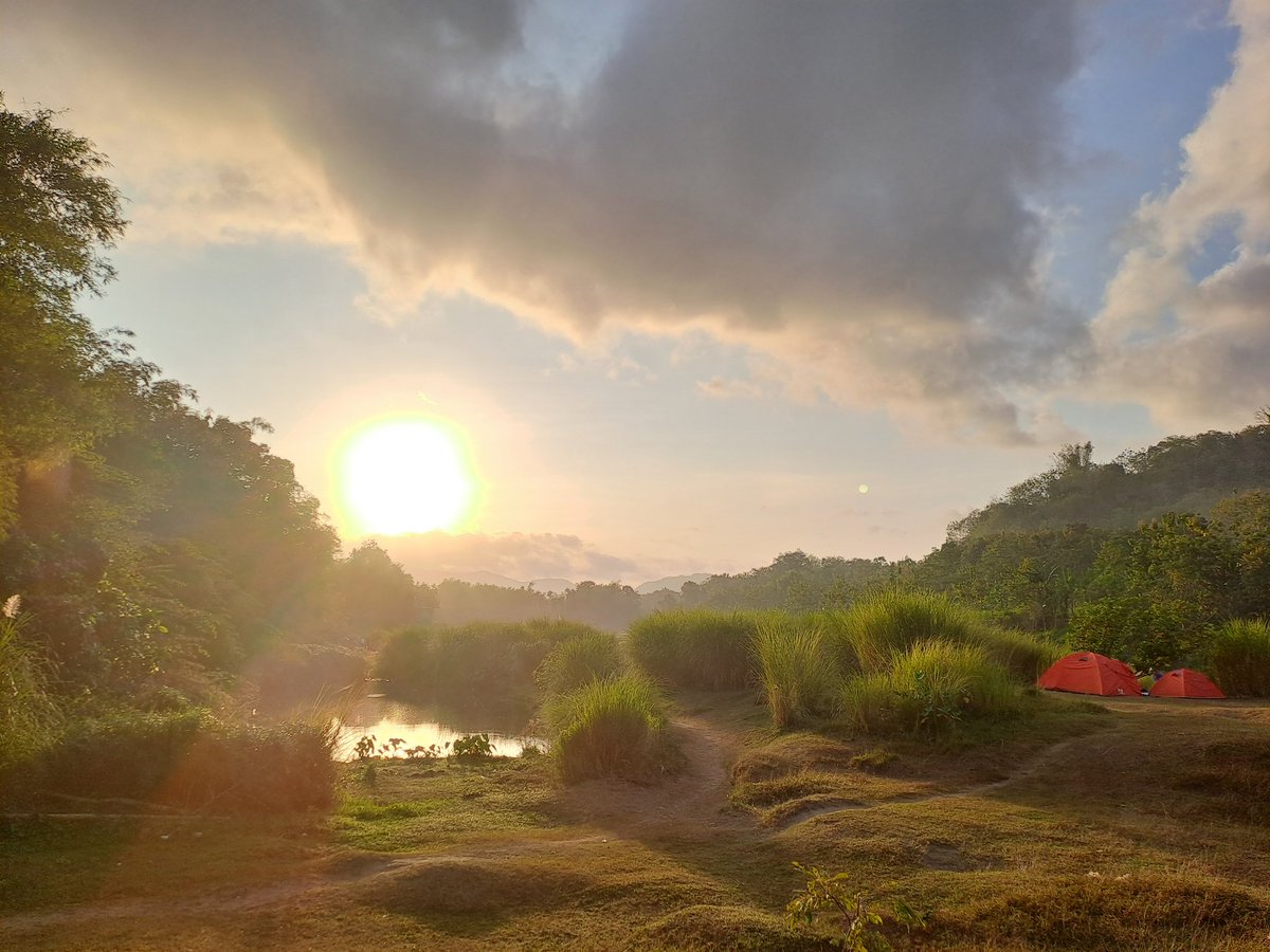 T0MEET's tweet photo. Sunrise samping rumah #potrobayan https://t.co/nm2C1jyETX