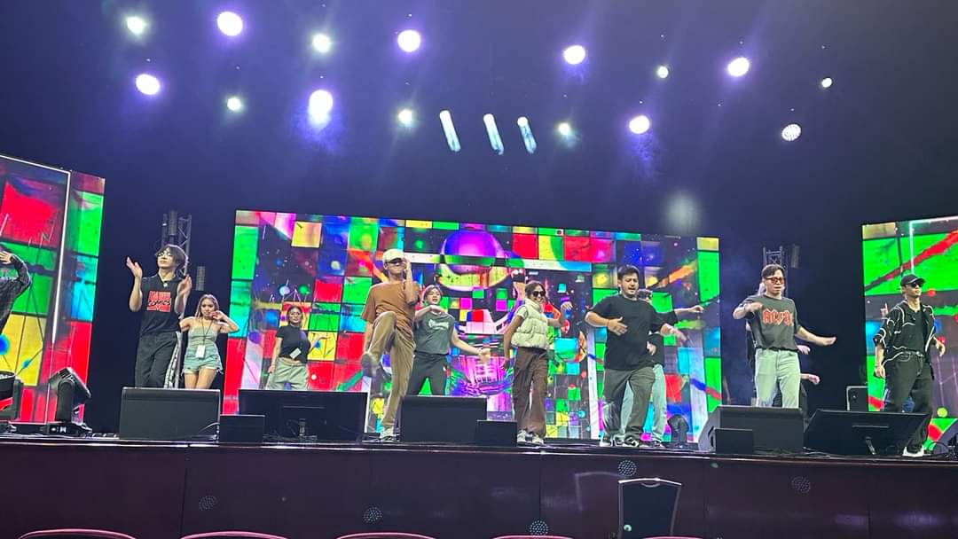 zephanaticsofc's tweet photo. #Zephanie rehearsing for tonight's show! #CSAllStarConcert
📍San Jose Center for the Performing Arts
📸 Berce Enterprise Facebook Page https://t.co/e2rH4z2XvQ
