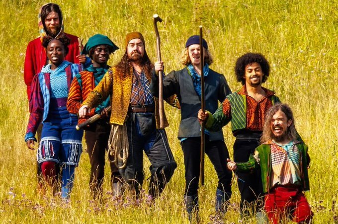 HiFiLibertarian's tweet photo. You idiots! These are not them. You've captured there STUNT DOUBLES! https://t.co/LyQmwi29hP