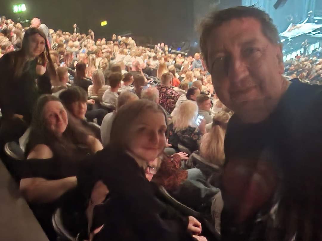 Good Luck <a href="/ollymurs/">Olly Murs</a>  and Amelia  hope you have the most amazing Wedding Day from <a href="/ricky_d1970/">Richard Durham</a> Alistair Olive Bets Dougs &amp; me  xx