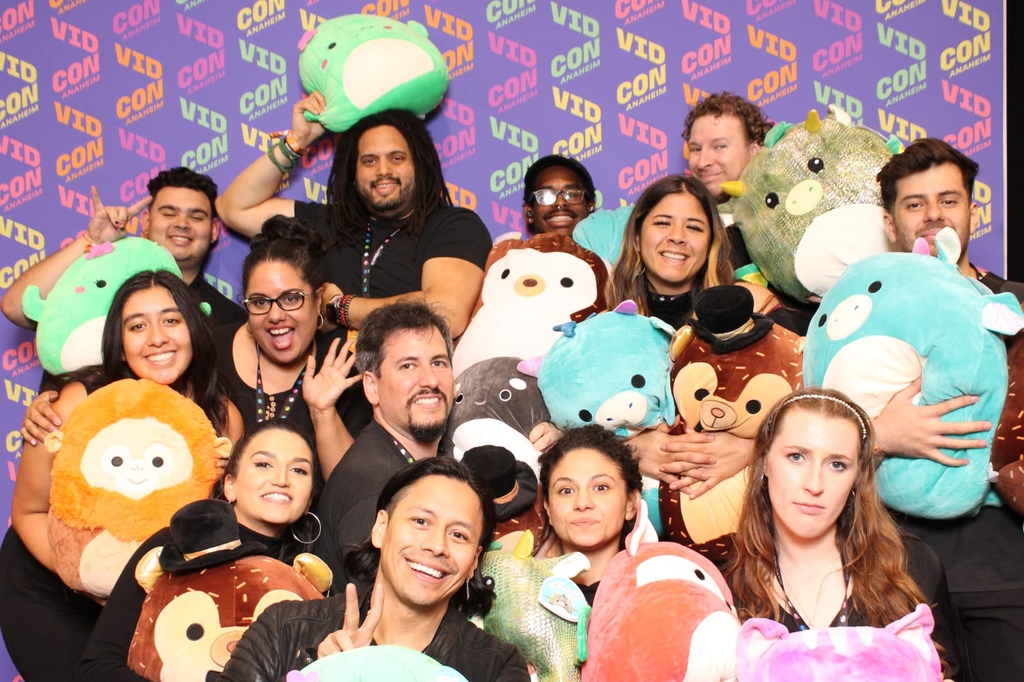 LAPhotoParty's tweet photo. Teamwork makes the dream work! Hope your weekend is filled with the best people you know 

#Cheers from LA Photo Party https://t.co/AvcYzrzprh