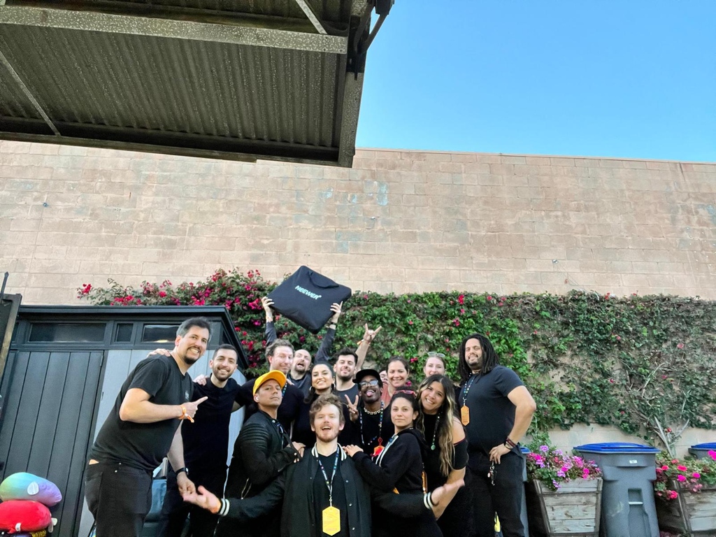 LAPhotoParty's tweet photo. Teamwork makes the dream work! Hope your weekend is filled with the best people you know 

#Cheers from LA Photo Party https://t.co/AvcYzrzprh