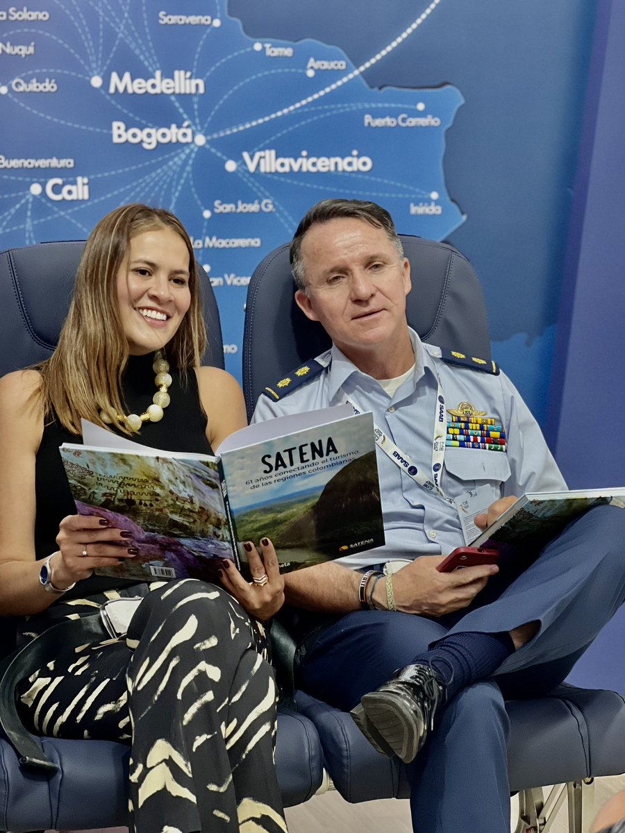 AerolineaSatena's tweet photo. La #ViceDefensa de @mindefensa, Ana Catalina Cano vio de cerca el libro de #SATENA 📕🇨🇴 y disfrutó de nuestros destinos y compromiso con la conectividad a través de sus páginas🤩 https://t.co/xgg78Q1kG0