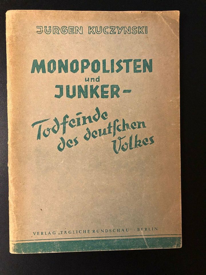 G_Platzdasch's tweet photo. Grund zur Freunde
Gestern trennte ich mich von einer Jürgen-#kuczynski-Broschüre, die Autographen von #abusch und #otte enthielt; sie kam nun in gute, jüngere Händen, kommt also nicht in die Blaue Tonne, wenn irgendwann ich verschwinde ~ https://t.co/79srqUFxxk