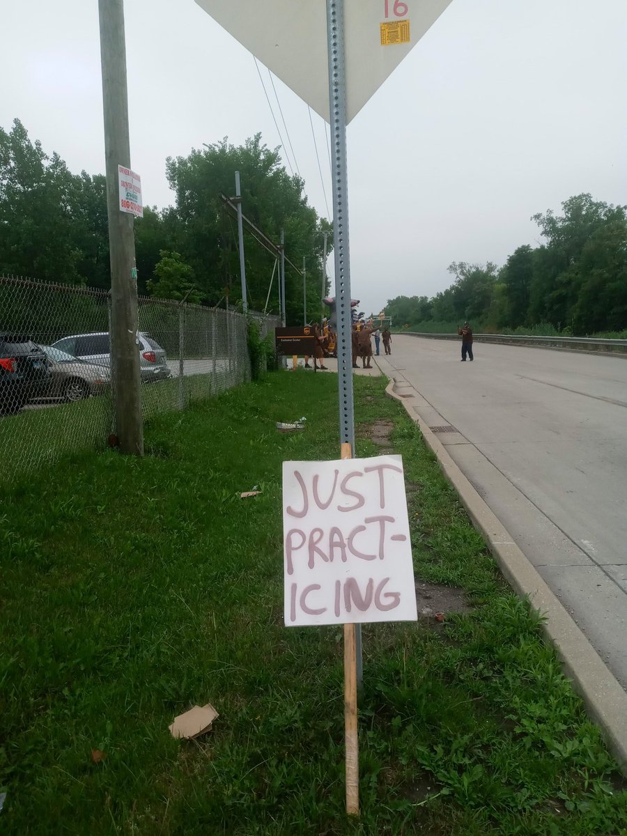 BrJoeBalkis's tweet photo. 7/13/23 #VOTENOups
#TeamstersLocal705 #PracticePicket @ #Harvey #ups Not only do we need to practice picket, we need to encourage #TeamstersMembers to #VoteNo on the #upsContract. They are not going to give us everything in the first #TA. #WhereIsScabby?
https://t.co/TjxzJkVwAz https://t.co/bJBeCZLxUm