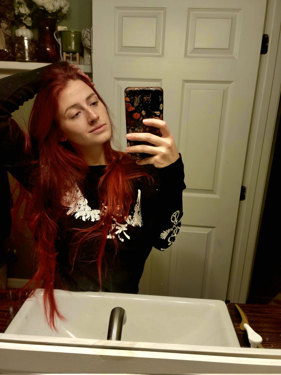 TheBakingPurr's tweet photo. Middle of summer and I'm still cold, wanna warm me up?

#ArcticFox #Redhead #Onlyfans #GamerGirl #Milf #TwitchStreamer #lazydaysofsummer https://t.co/OSIi7jCiFV