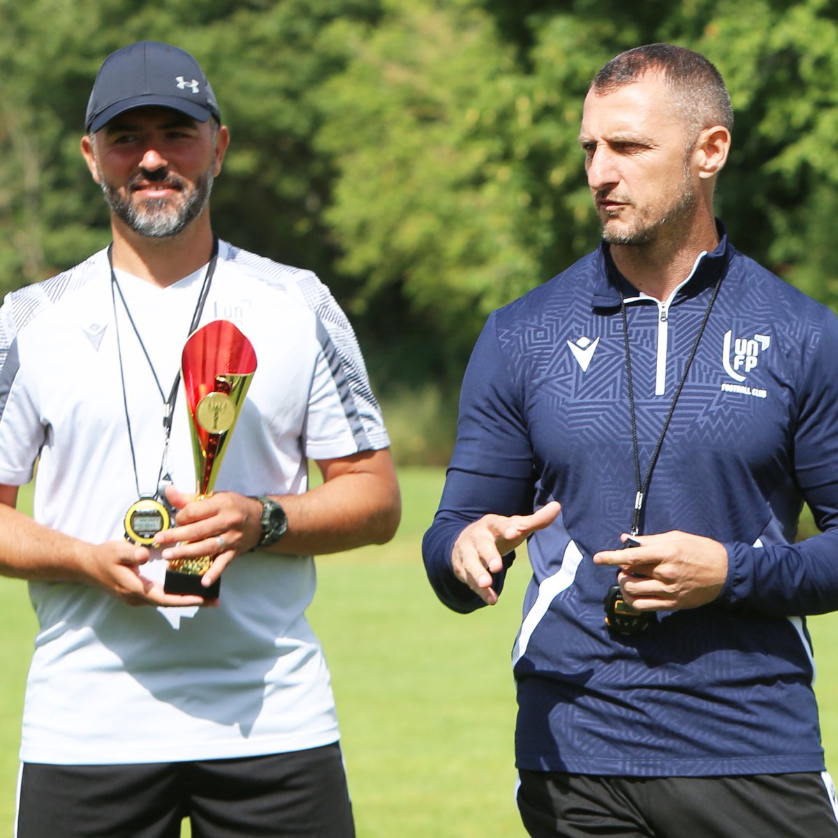 Réunis pour la bonne cause à la tête du staff technique de <a href="/UNFP/">UNFP</a> FC, Jérôme Arpinon et <a href="/Anthar6Officiel/">Anthar Yahia</a> sont devenus aussi complices que complémentaires en un rien de temps. La cohésion, au sein de notre club éphémère, n’est pas que l’affaire des joueurs
▶️unfp.org/2023/07/on-par…