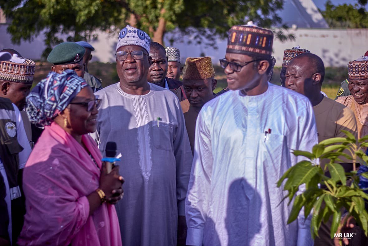 HasMan_7's tweet photo. Yobe #GGWDAY2023 
The Groasis Waterboxx, a technology from Netherlands was demonstrated to H. E Hon. Mai Mala Buni by Hajiya Habiba M. Tumsah to mark the celebration of this auspicious day.

Other  places visited includes the Emir's palace, The Federal Polytechnic and two schools https://t.co/oAjLvx13qU