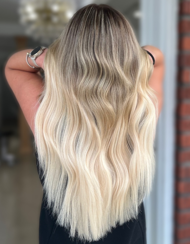 At our salon, we specialize in 7 different extension methods & our stylists are experts in creating a natural, beautiful look with our extensive hair extension training. 
#hairgoals #rvahairstylist #themoderndiosa #hair #rvaextensions #virginiaextensions #handtiedextensions