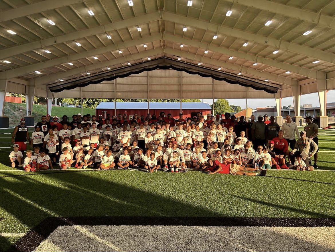 GHSCoachDillin's tweet photo. Thanks @RedElephant_FB for a great football camp this week! The boys loved it! 🔴🐘🏈🏆 #CHAS1NGBEST https://t.co/1QHVuvtrGw