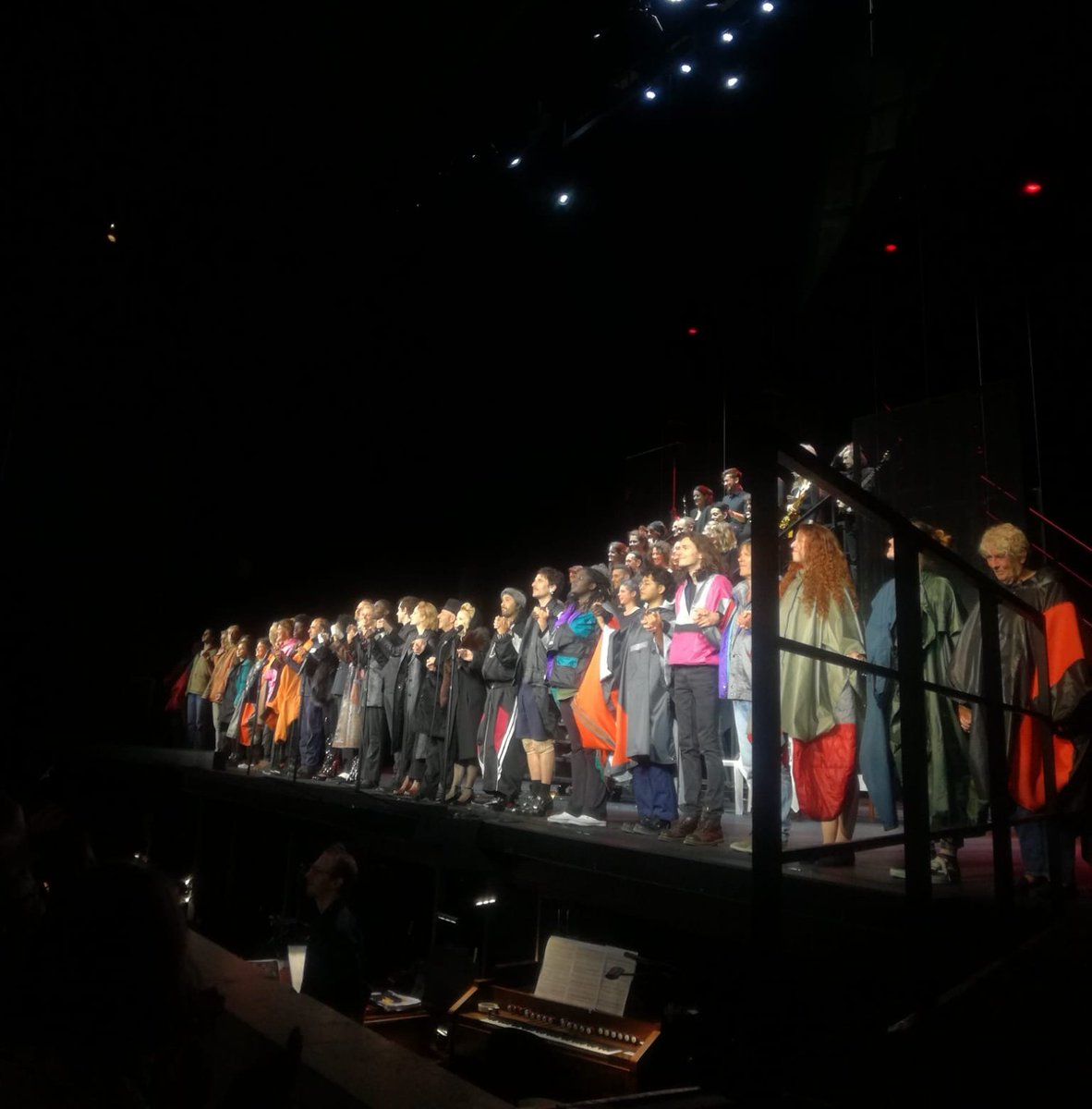 Marion Guillemet (@marionglmt) on Twitter photo "C'est quoi ça ? De la musique !" De la musique oui, et tant de théâtre sur la scène de l'Archevêché au <a href="/festival_aix/">Festival d'Aix</a> grâce aux exceptionnels comédiens de la <a href="/ComedieFr/">Comédie-Française</a> pour cet Opéra de Quat'Sous. Grisant ! "C'est quoi ça ? De la musique !" De la musique oui, et tant de théâtre sur la scène de l'Archevêché au <a href="/festival_aix/">Festival d'Aix</a> grâce aux exceptionnels comédiens de la <a href="/ComedieFr/">Comédie-Française</a> pour cet Opéra de Quat'Sous. Grisant !