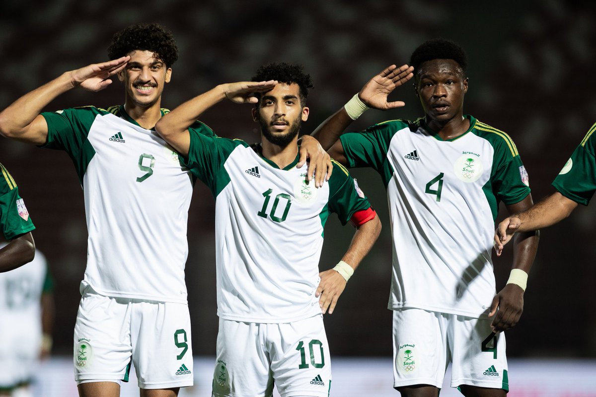 📷 من مشاركة موكلنا لاعب نادي #الهلال ومنتخبنا الوطني ( 19 عام ) الكابتن صهيب الزيد في المباراة التي جمعت بين منتخبنا امام شقيقه منتخب سوريا في نهائي دورة الالعاب العربية والذي انتهت بفوز صقورنا بركلات الترجيح 

الف الف مبروك لابطال الصقور الخضر 

<a href="/Suhaib_alzeid/">صهيب الزيد الخالدي</a>