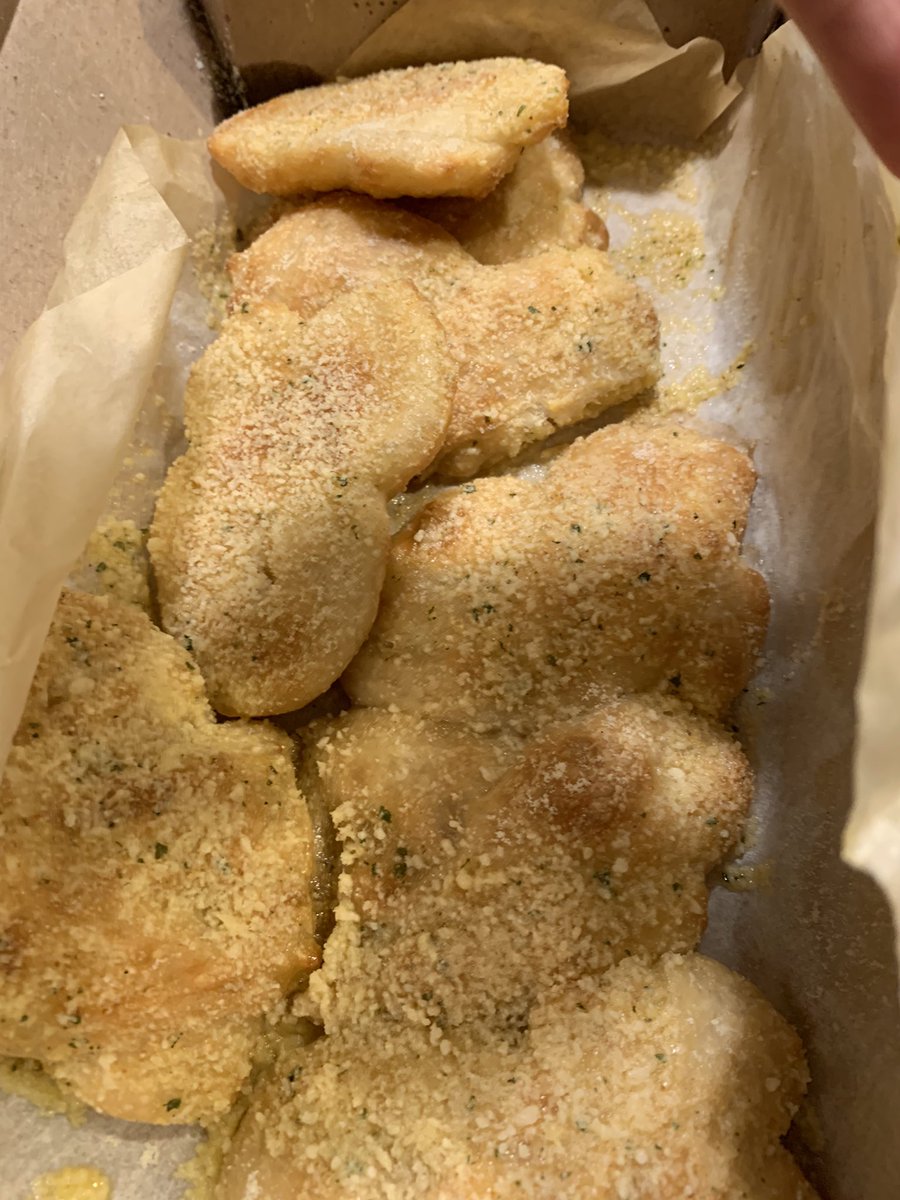 amandasberry's tweet photo. @dominos Did you change the recipe? They didn’t used to be flat. ☹️ https://t.co/1OuHgzRj4W