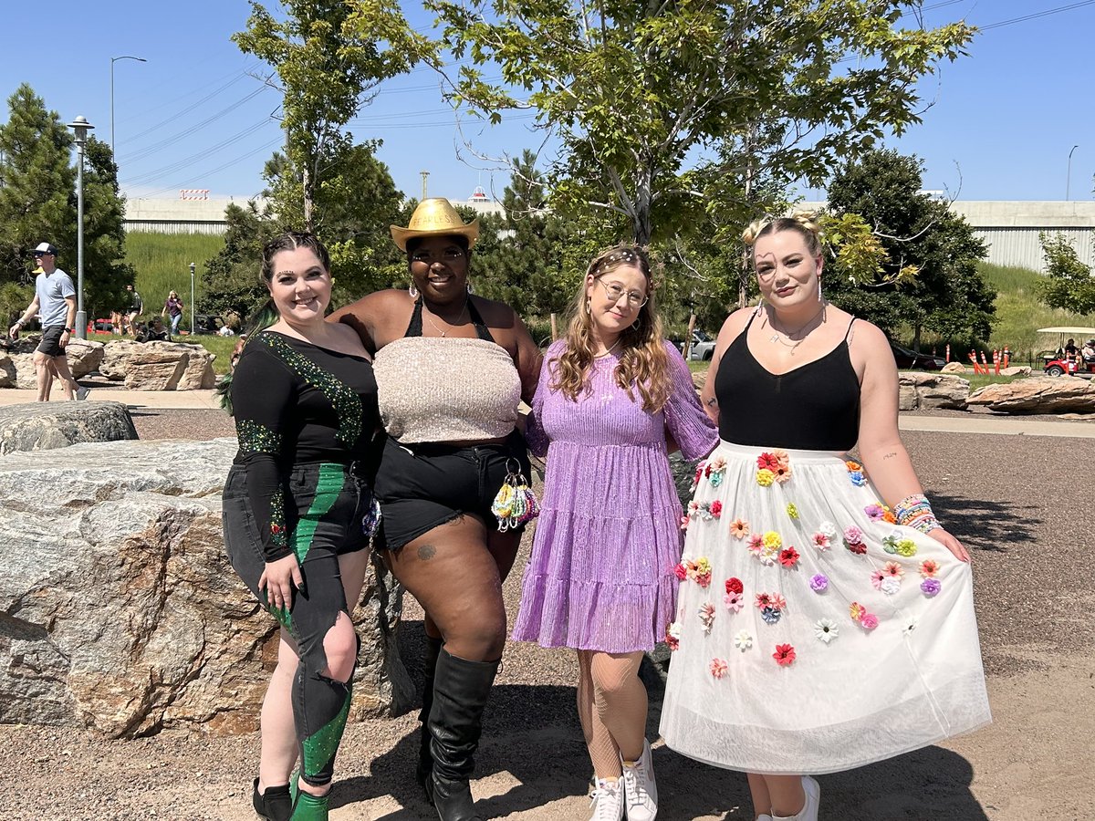 emiisabella's tweet photo. In my reputation era #TaylorSwiftErasTour #ErasTour #erasdenver https://t.co/5Gb3P9CRY8