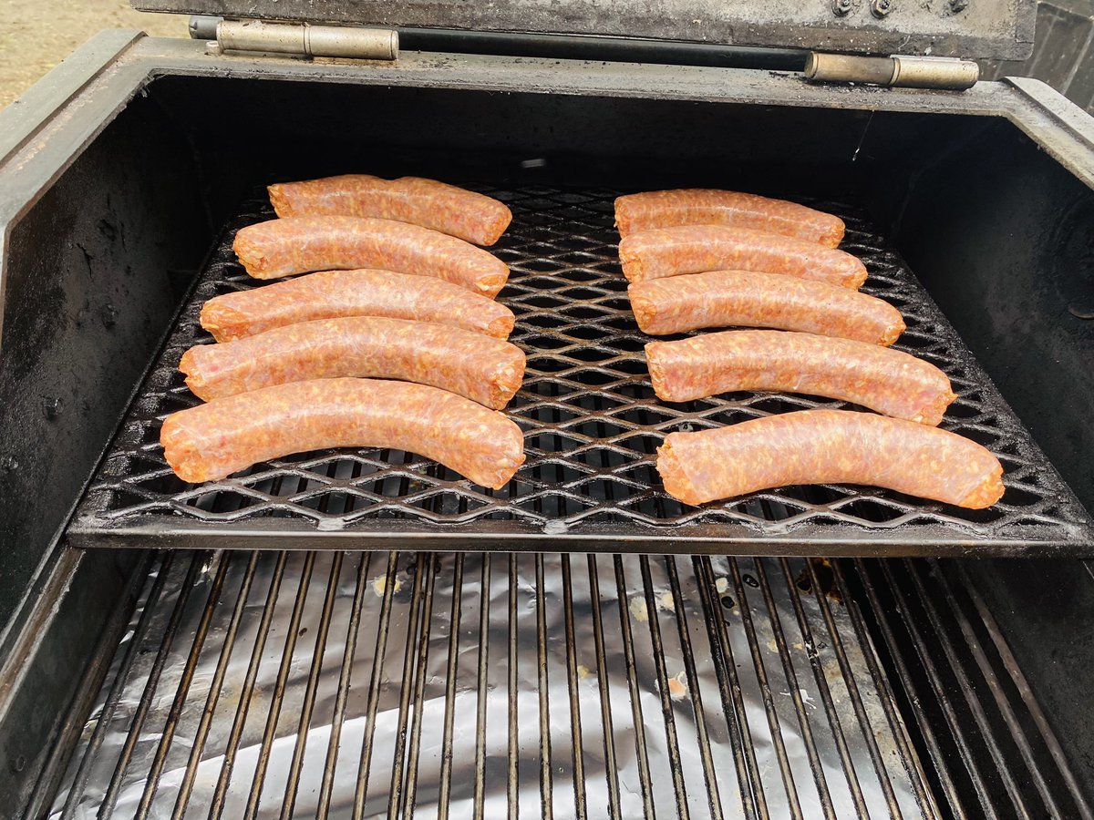 WillyGSkinner's tweet photo. Italian sausages on the smoker for a late night dinner.

#BBQ #Smoker #ABPork https://t.co/F8cx4Nx5Du