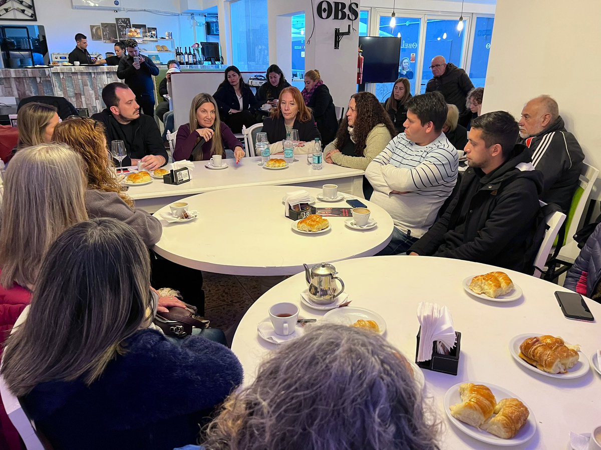 slospennato's tweet photo. Hoy estuvimos con @jamendolaggine charlando con los vecinos sobre el cambio que quieren ver en Berazategui y todas las propuestas que tiene @horaciorlarreta para hacerlo posible.
#FaltaMenos #PodemosMas https://t.co/HDLBBpO4LJ