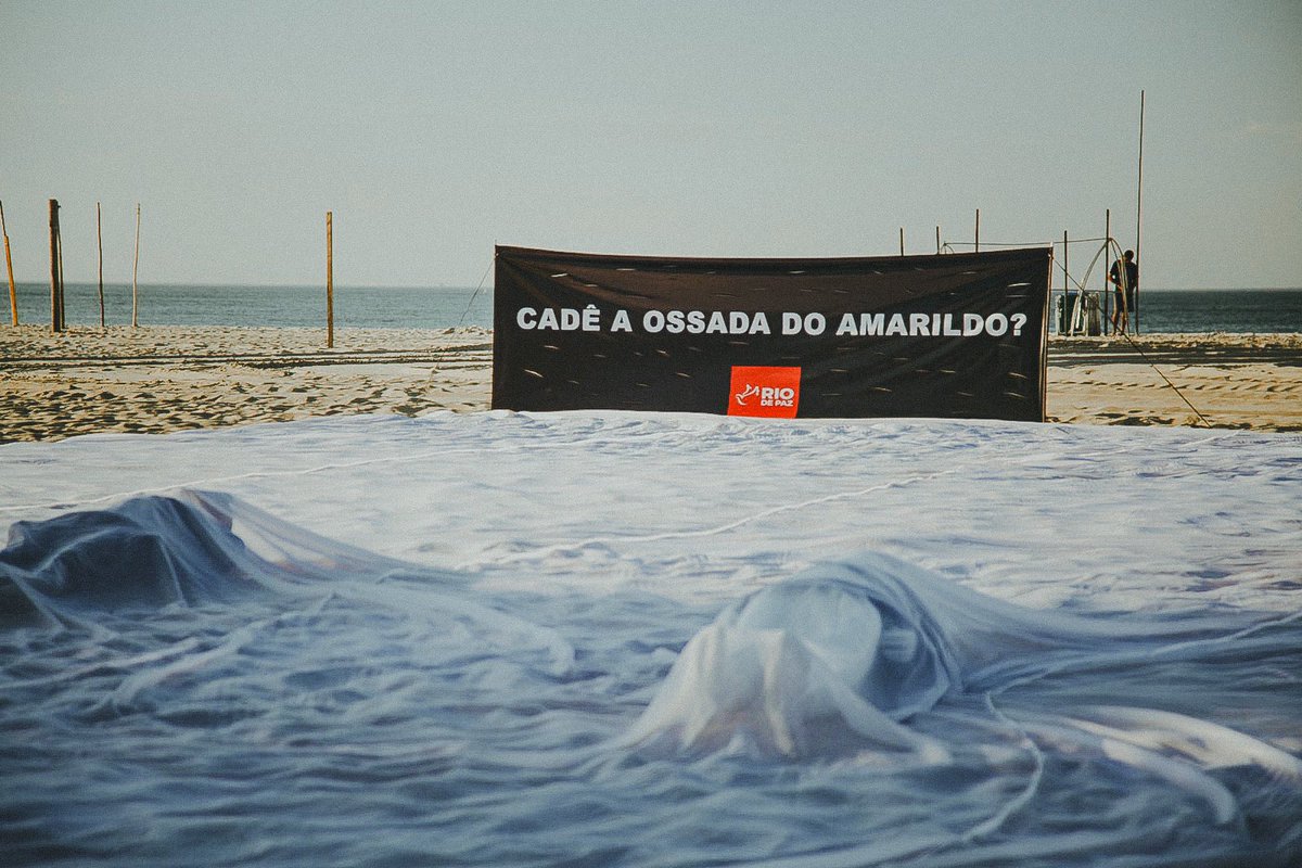 RafaelHBrit3's tweet photo. Yesterday (07/13) - The NGO @riodepaz, which I have the honor of being part of the team, held a protest on Copacabana beach in memory of the 5,000 missing people a year in the state of Rio de Janeiro, a portion killed by the state.

Some of my pictures
@antonioccosta_ | @riodepaz https://t.co/kACxOtwkud