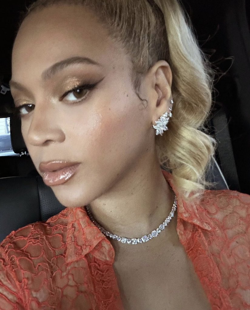 Beyonce No Makeup Selfie