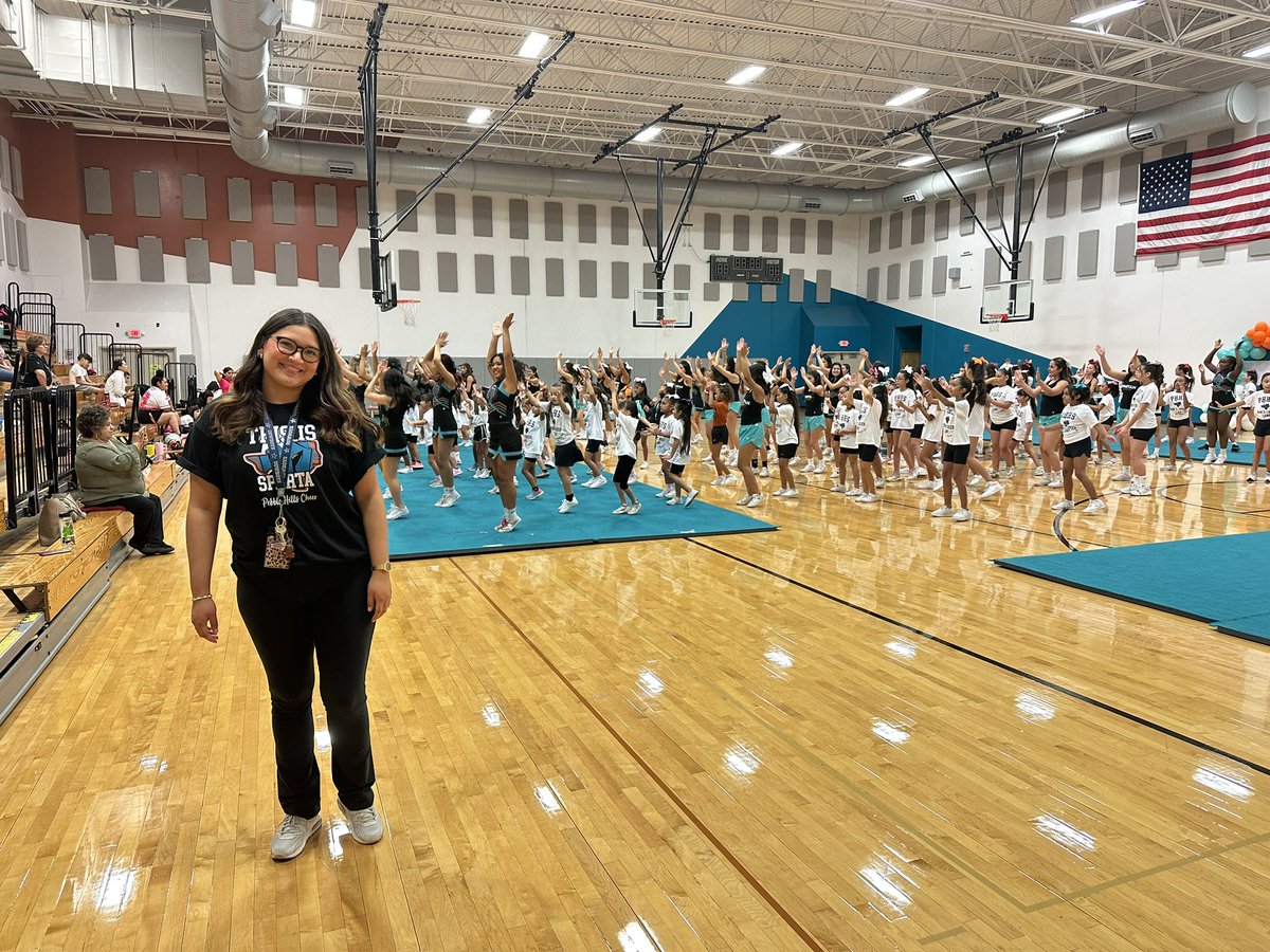 sbrewster_MHS's tweet photo. We had a huge turn out for our annual Spartans Minis Camp! Almost 100 campers attended and I couldn’t have done it without my fellow coaches, PHHs cheerleaders, and their amazing parents! THIS IS SPARTA! Cheers to a great start to the season! https://t.co/HHgpJ4LAdn