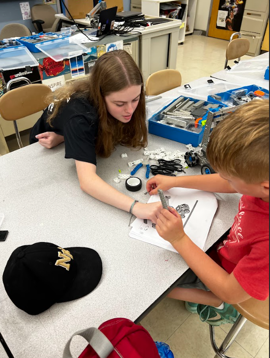 nkhsrobotics's tweet photo. Thanks to all the campers who joined us for Make It Move and a huge shout out to our counselors who made sure this week was full of fun and STEM learning! https://t.co/dZB9WANXAU
