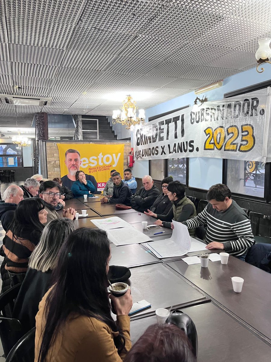 di_giovann's tweet photo. Obras con cercanía 🙌🏼
Esta tarde estuve reunida con vecinos y vecinas de 📍Lanús Este y conversamos sobre las obras de Pavimentación que vamos a llevar adelante en la zona.
#Estoycinkravetz #GrindettiKravetz #equipodegestion https://t.co/B7ooVolTG6