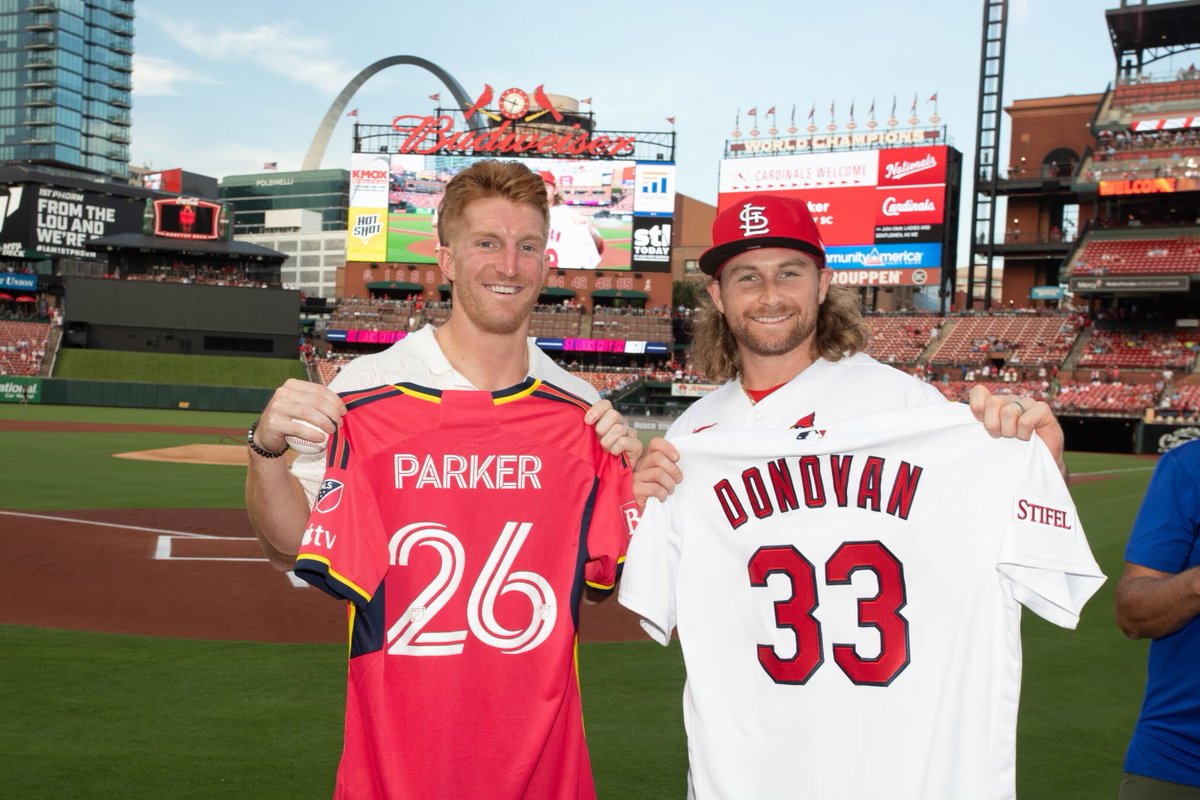 Cardinals's tweet photo. #STLCards🤝 @stlCITYsc https://t.co/c4QXG1YZVb