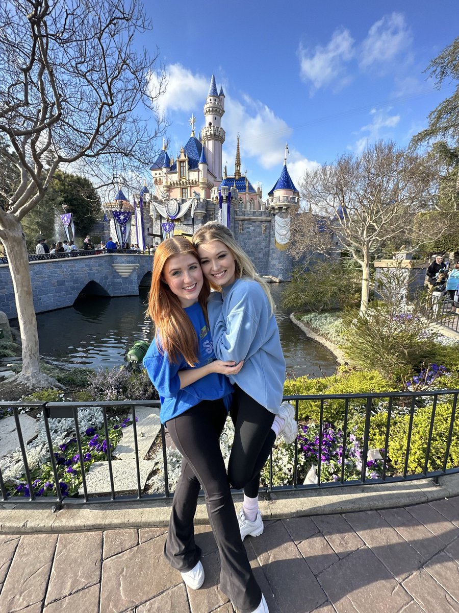 ashleygrace13's tweet photo. @erastourticketz My bestie!! https://t.co/okFSE3yqjD