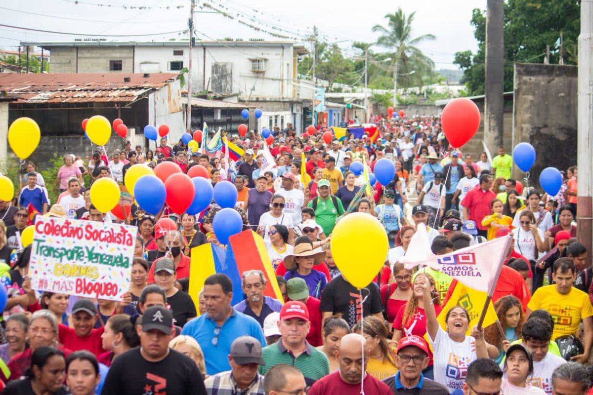NicolasMaduro's tweet image. ¡La Parroquia Rebeldía Bolivariana en el estado Barinas se llenó de amor y lucha! Vaya mi abrazo a esta tierra luchadora, bolivariana y chavista. Sigamos construyendo en unión la Patria bonita, próspera y alegre. ¡Vamos pa' lante!
