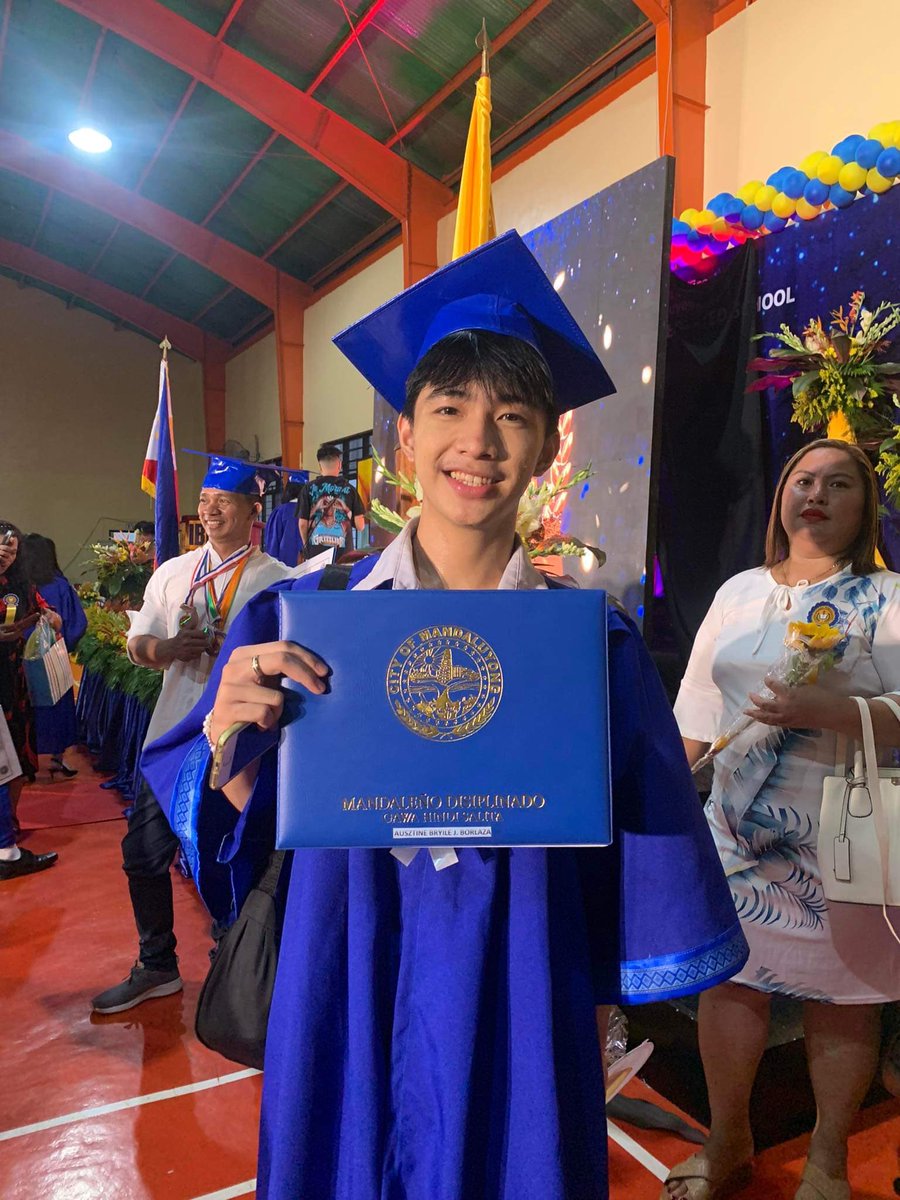 osteennnn's tweet photo. To make the long story short, I survived. 🤍✨ https://t.co/z7Zsvi8Hog