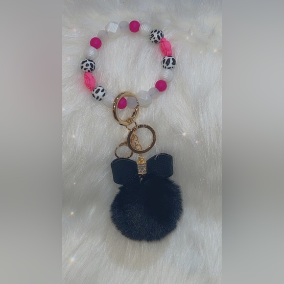 So good I had to share! Check out all the items I'm loving on <a href="/Poshmarkapp/">Poshmark</a> from <a href="/Yulia46067762/">Yulia</a> <a href="/bossmama210/">Bossmama210</a> #poshmark #fashion #style #shopmycloset #cynthiarowley #tomford #bossmama210: posh.mk/S12HQlinrBb