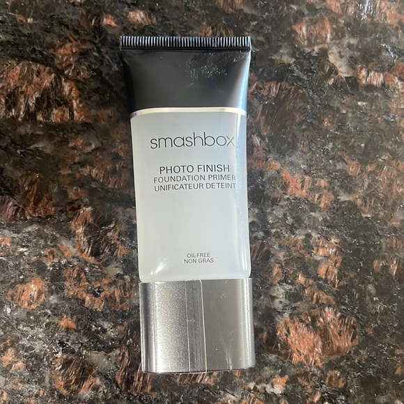 behappy4lifenow's tweet photo. So good I had to share! Check out all the items I'm loving on @Poshmarkapp from @AshleyJeanWade #poshmark #fashion #style #shopmycloset #smashbox: https://t.co/Ewvn3EVsy4 https://t.co/vBO4y1ZjR9