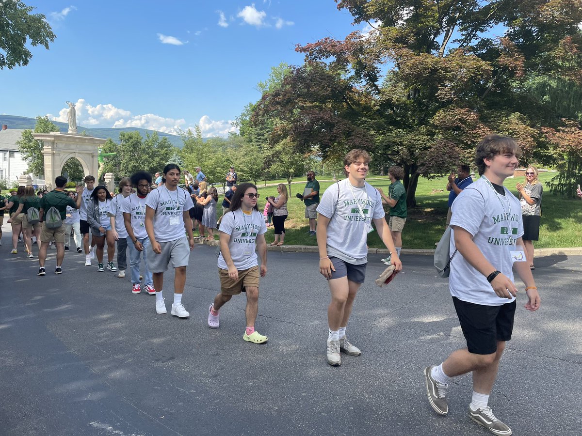 benjaminstrong's tweet photo. Special thanks to @SisPrez &amp; @MarywoodU for an amazing orientation. As a parent I know my student made the right choice! 🐴💚💛 https://t.co/ARsbNPwUKQ