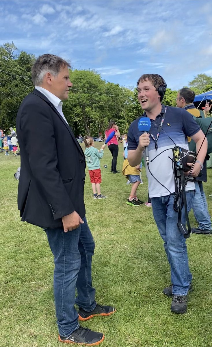 jimthemagician's tweet photo. Fantastic day @hebcelt as resident magician!  Including BBC radio interview with @BBCRnG 

#jimthemagician #magicjinn #beyondbeliefmagic #beyondbelief #magicbeyondbelief #hebcelt #bbcrng #festivalmagic #closeupmagic #residentmagician #bbcinterview https://t.co/iDBLo2kVK3
