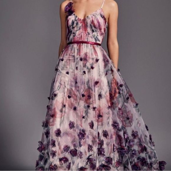 ShannonNic50's tweet photo. So good I had to share! Check out all the items I'm loving on @Poshmarkapp from @HoLLyHaLina #poshmark #fashion #style #shopmycloset #escada #marchesa: https://t.co/oe3GiECeze https://t.co/rre3h7vLhi