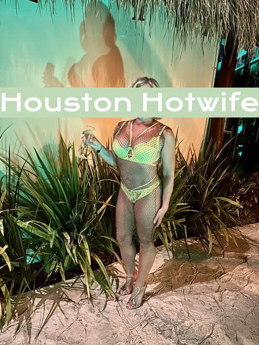 Glowing at Desire RM   Want to book with me next trip?  🏝️🔥 https://t.co/YWDg1hPwl0<a href="/tag/vets"class="tags"><span>#vets</span></a><a href="/tag/hotwife"class="tags"><span>#hotwife</span></a>