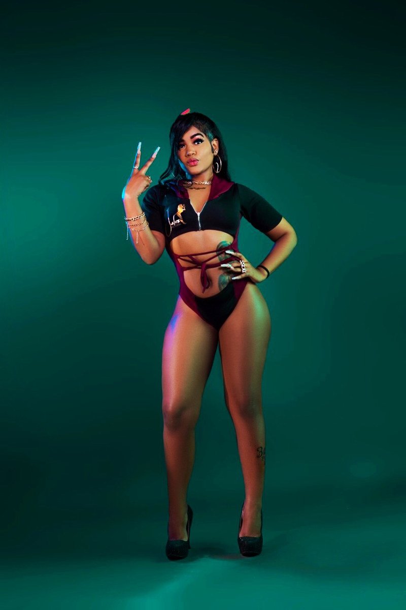 Alphakingzent's tweet photo. @kerinaalex_ ...rocking her outfit by @JalexDesigns_

#photooftheday #lovely #stylish #jalexdesigns https://t.co/CjNUlOJYDF