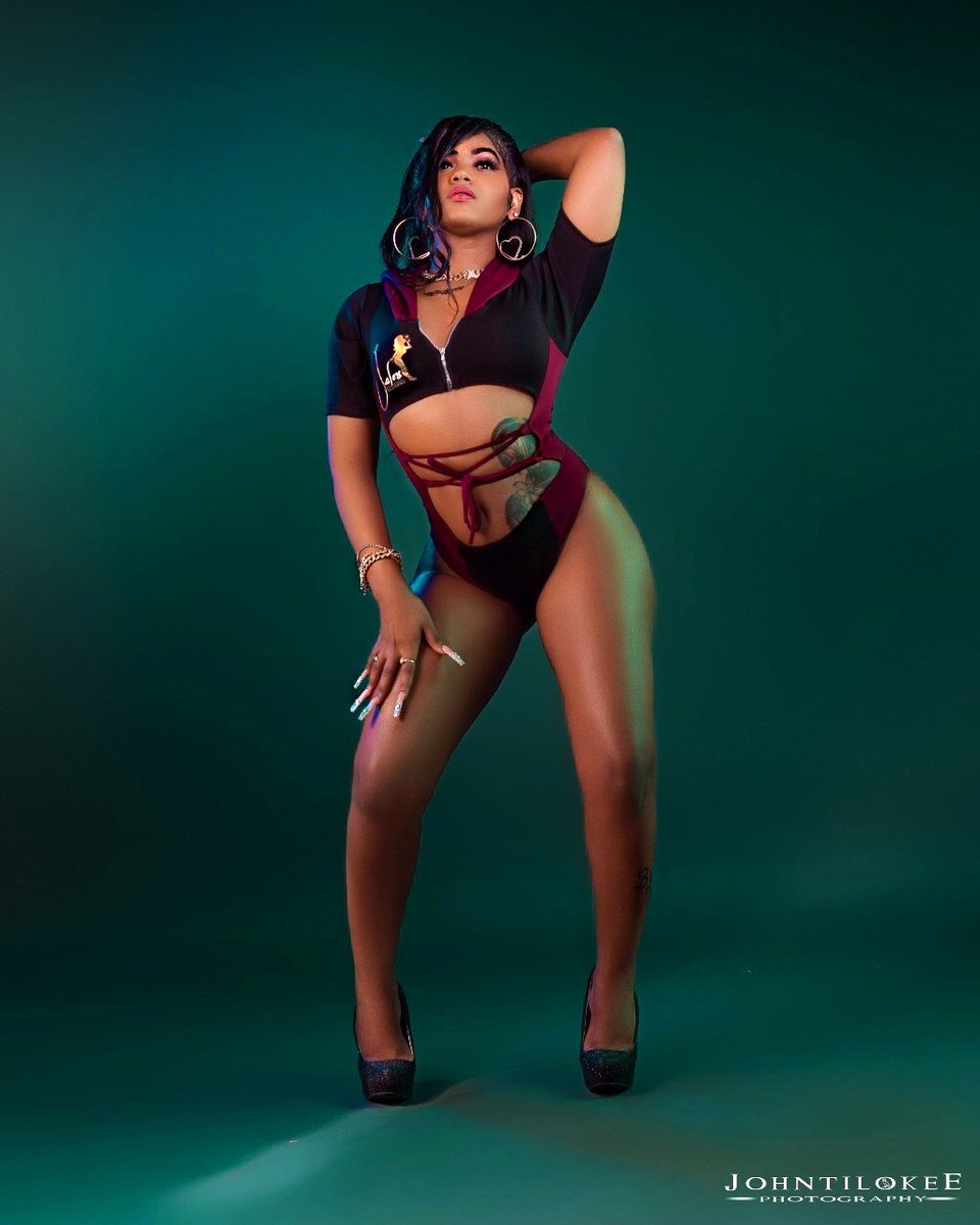 Alphakingzent's tweet photo. @kerinaalex_ ...rocking her outfit by @JalexDesigns_

#photooftheday #lovely #stylish #jalexdesigns https://t.co/CjNUlOJYDF