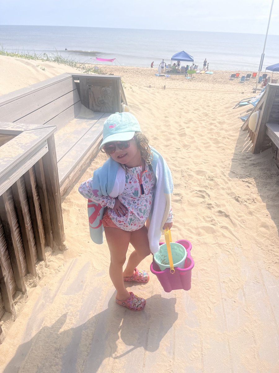 #FBF to last weeks vacation at the beach 🏝️ it was great to relax + recharge ❤️ 🔋 

Today we are just 1 month away from the 1st day of preseason for <a href="/UARaiders/">UARaiders</a> ! Can’t wait to see what our student athletes have in store this upcoming school year!!