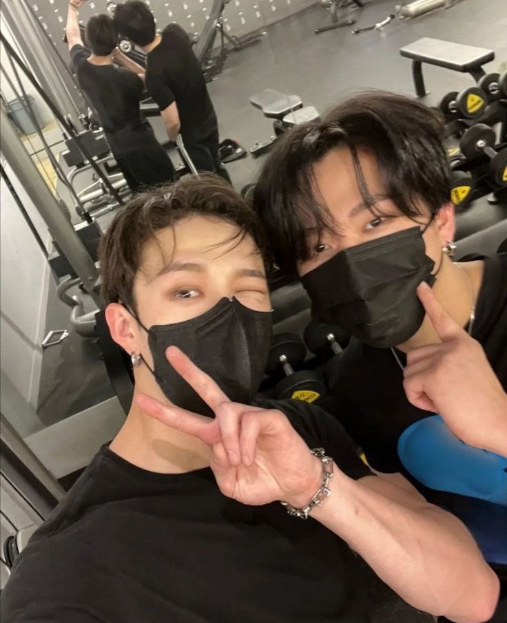 starfess's tweet photo. -star aku baby stay jalur queencard changbin tapi sekarang lagi kepincut bapak leader bgt dan kemaren kemaren juga biasnya ganti ganti terus😧 mau nanya ke stay ini emang gini gapapa kh😭💗 https://t.co/w2HWxT0Gd3