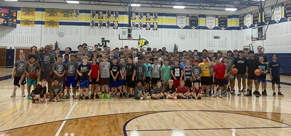 Another amazing week at Falcon Boys Basketball Camp. It is so great to see the alumni work with the future Falcons. We really appreciate all the support from the community. Feeling very blessed. 🙏😇🙏 #falconpride