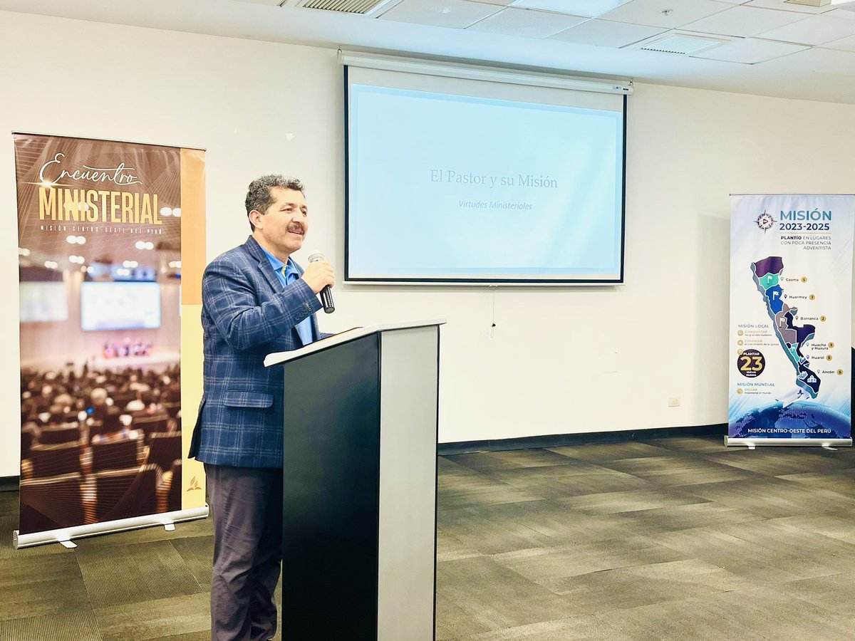 AdventistaMiCOP's tweet photo. ✨Pr. @AbnerDLSantos “Un sermón débil es fortalecido por una familia pastoral poderosa” 🙏🏻 
#EncuentroMinisterial #RID https://t.co/vtKhLWeOxV