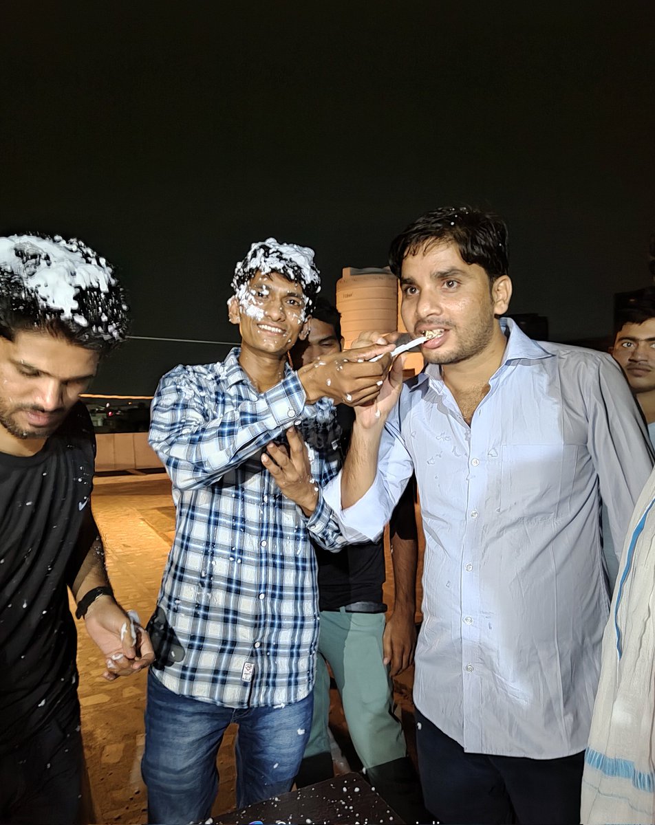 IAMLRKARODI's tweet photo. यूथ कांग्रेस अध्यक्ष,
विधानसभा क्षेत्र टोडाभीम और 
हमारे साले  अभिराज मीना जी को दिल की गहराइयों से जन्मदिन की हार्दिक बधाई व शुभकामनाएं 🌹🌹🌹🌹🌹

मैं ईश्वर से आपके उज्जवल भविष्य की दुआ करता हूँ ।ईश्वर आपकी हर मनोकामना पूरी करे 🎉🎂🌹
@AbhirajTodabhim https://t.co/AvyXRa5Y7j