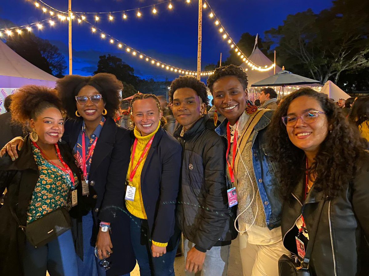 Pooky_57's tweet photo. Estoy muy orgulloso de poder acompañar a #FOCO en el evento de #BAM2023 como miembro del equipo de comunicación de Manos Visibles. Esta semana de encuentro para la creatividad y las oportunidades visibles hará del cine afrolatino un referente en lo audiovisual #CineAfro https://t.co/gepxp2T7V5