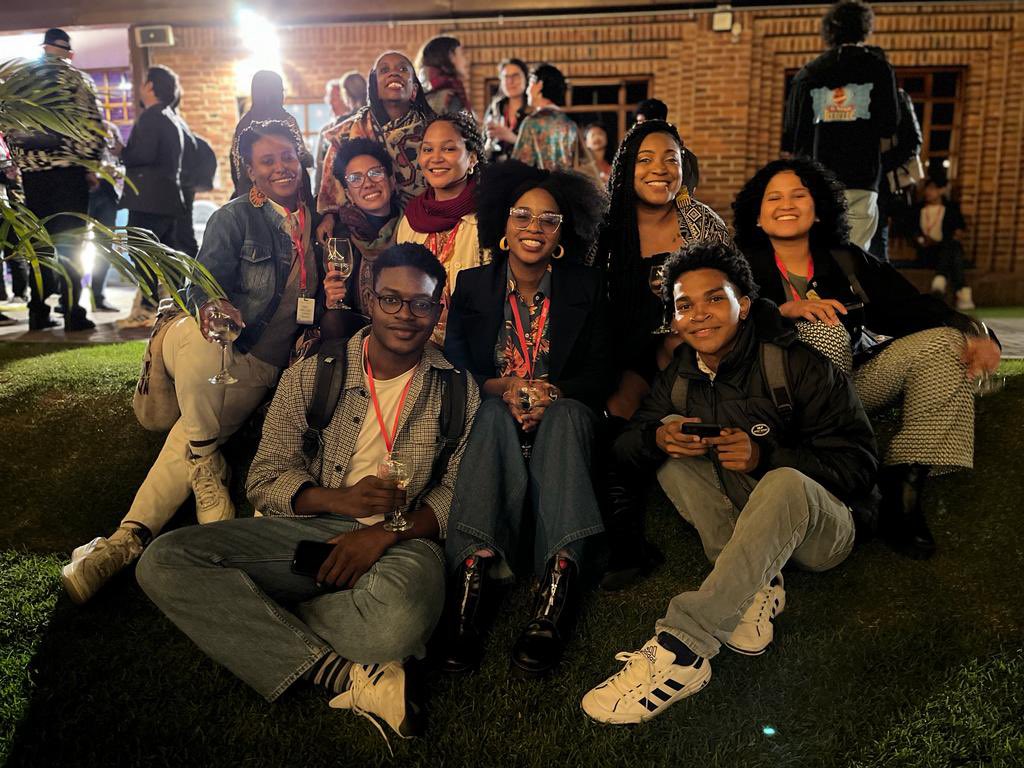 Pooky_57's tweet photo. Estoy muy orgulloso de poder acompañar a #FOCO en el evento de #BAM2023 como miembro del equipo de comunicación de Manos Visibles. Esta semana de encuentro para la creatividad y las oportunidades visibles hará del cine afrolatino un referente en lo audiovisual #CineAfro https://t.co/gepxp2T7V5