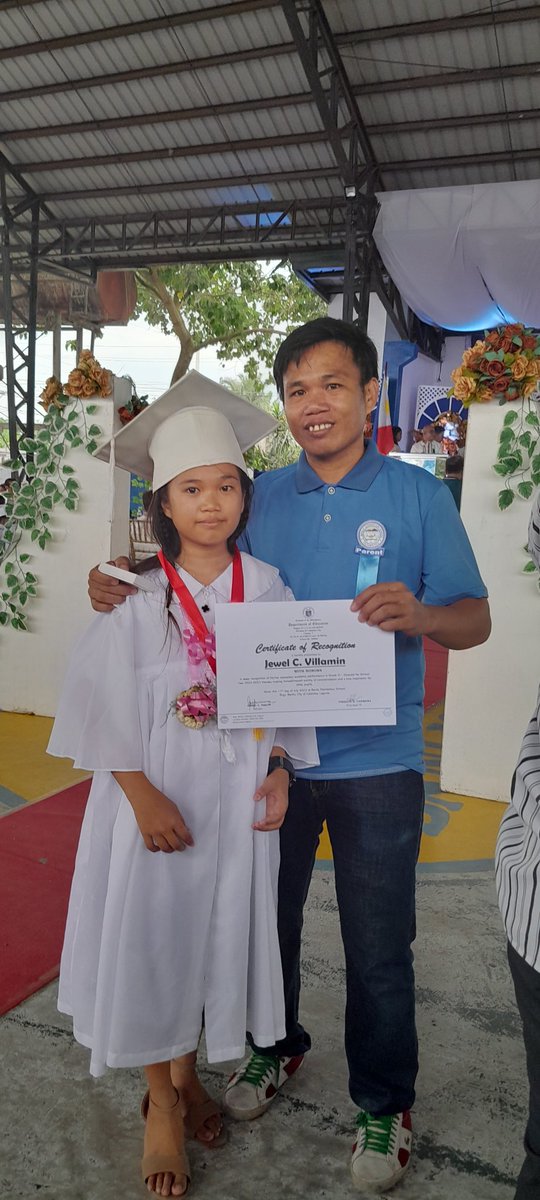 vbalpok's tweet photo. Congrats My Daughter,🎉🎉🎉🎉👨‍🎓👨‍🎓 https://t.co/zZIm1JnI7P